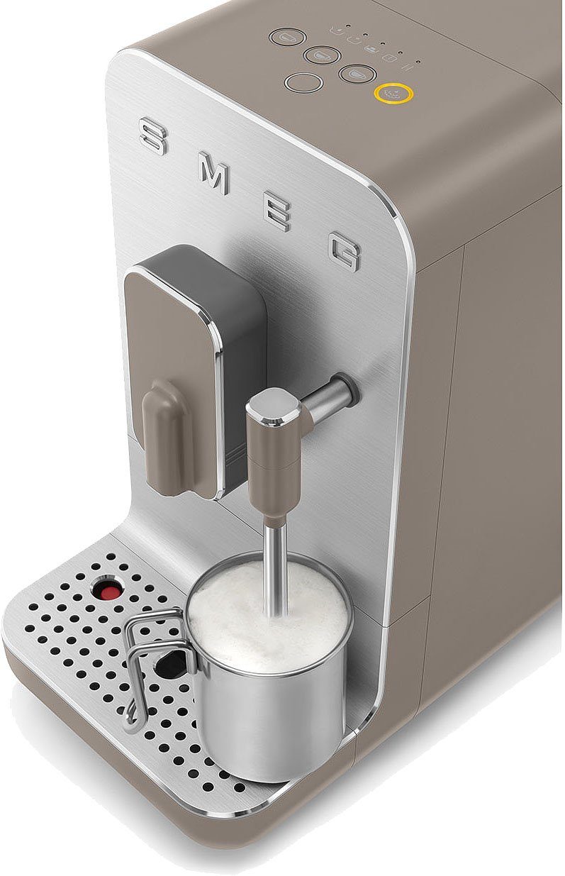 Smeg Kaffeevollautomat BCC02TPMEU Herausnehmbare Brüheinheit